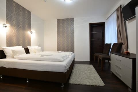 Paulay Downtown Apartments, Room