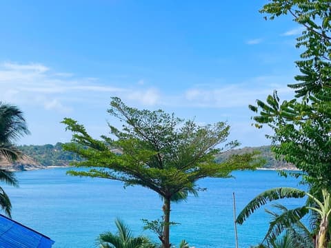 Naiharn On The Rock, 