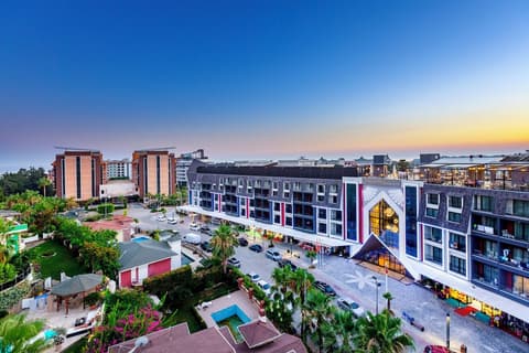 Algora Halal Hotel, Exterior