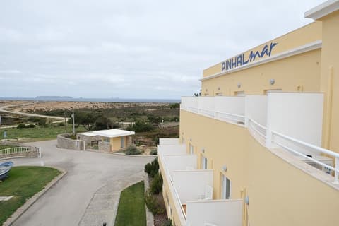 Hotel Pinhalmar, Exterior