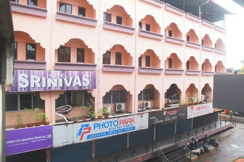 Hotel Srinivas, Exterior
