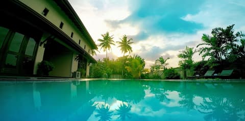 Airport Villa, Outdoor pool
