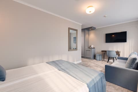 Hotel Meridian, Room