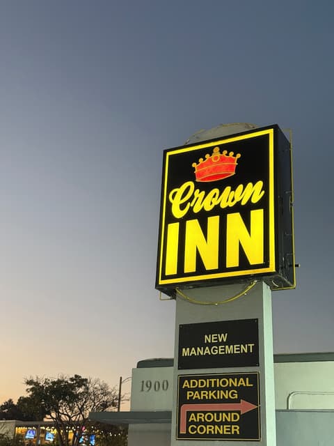 Crown Inn, Property entrance