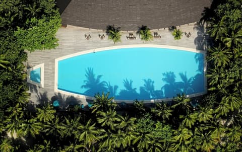 Canareef Resort Maldives, Pool