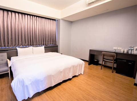 Military 75 Hotel, Room