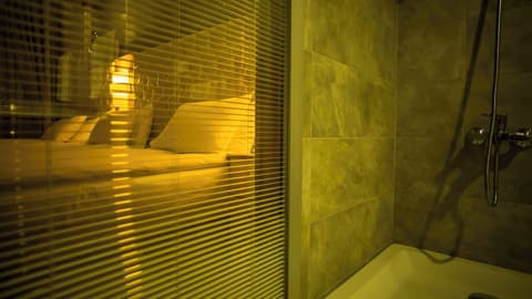 Parion Hotel, Bathroom