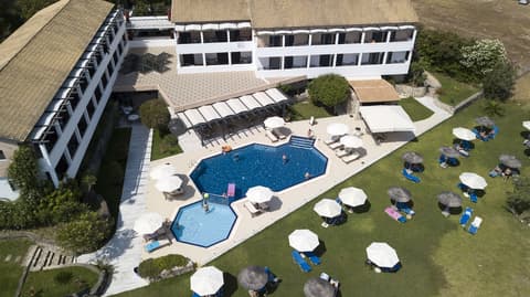 Porto Ligia, Exterior detail