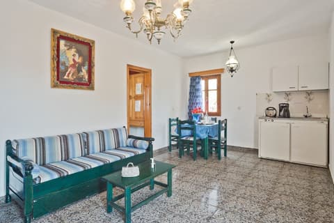 Montemar Studios & Apartments, Living area