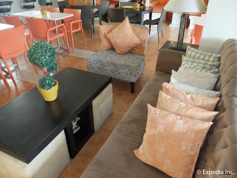 DM Residente Inns and Villas, Lobby sitting area