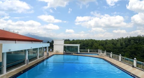 The Grand Kandyan, Rooftop pool