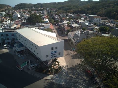 AM Hotel & Plaza, Exterior