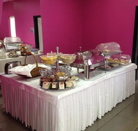 Hotel Ballet School, Restaurant