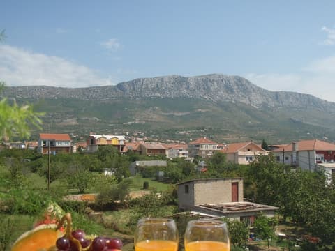 Hotel Ballet School, Mountain view