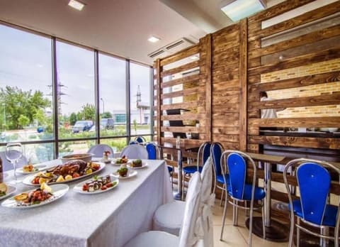 East Time Hotel, Dining