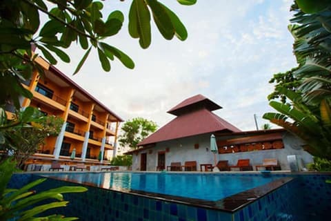 Chalicha Resort, Outdoor pool