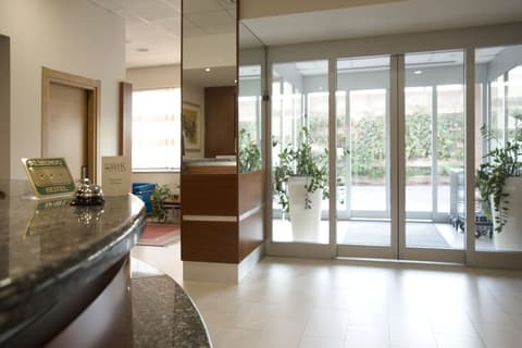 Re Lissone, Interior entrance