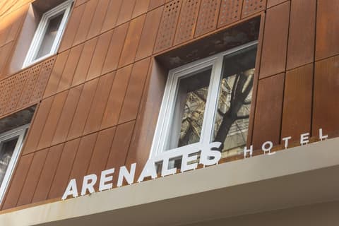Hotel Arenales, Front of property