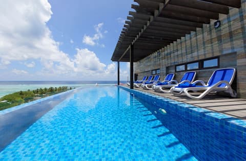 Arena Beach Hotel, Infinity pool