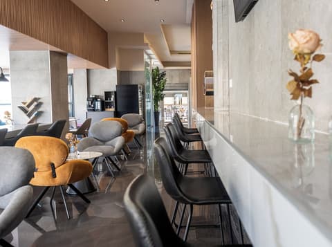 Rise Urban Art Hotel, Lobby