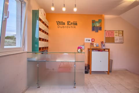 Villa Erna, Reception