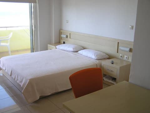 Kleanthi Studios, Room