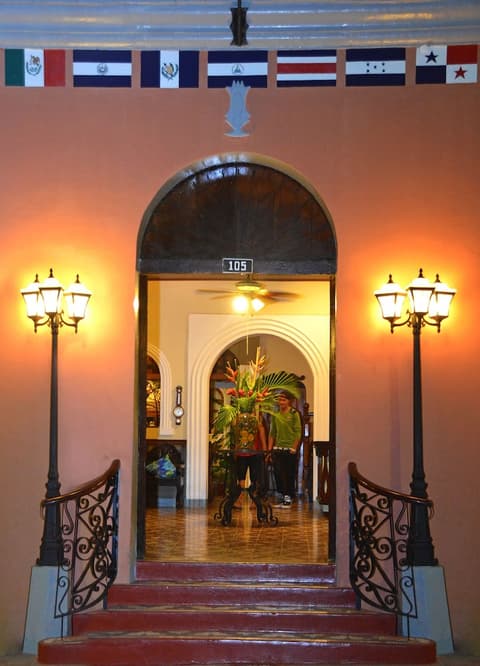 Hotel Los Balcones Leon, Property entrance