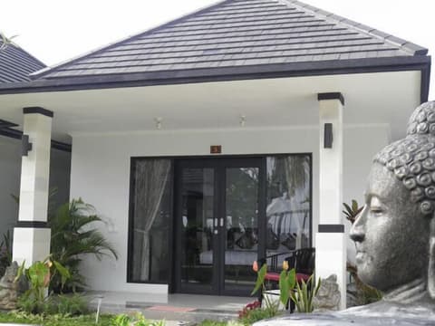 Kelapa Lovina Beach Villas, Front of property