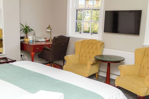 The Captain Cook Hotel, Room