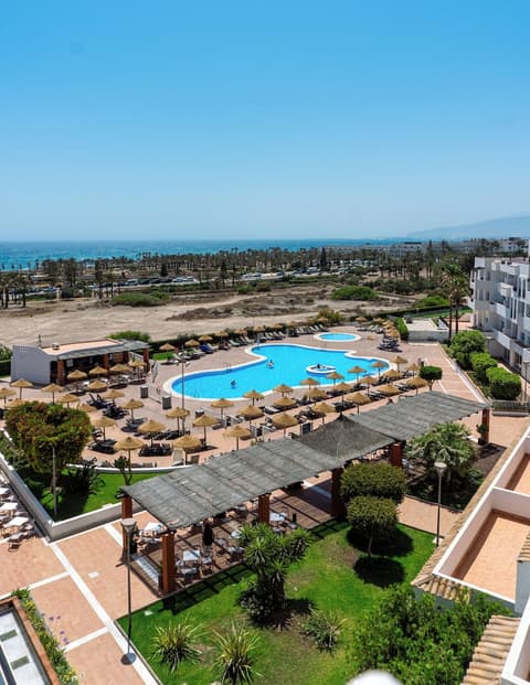 Ohtels Cabogata, Pool