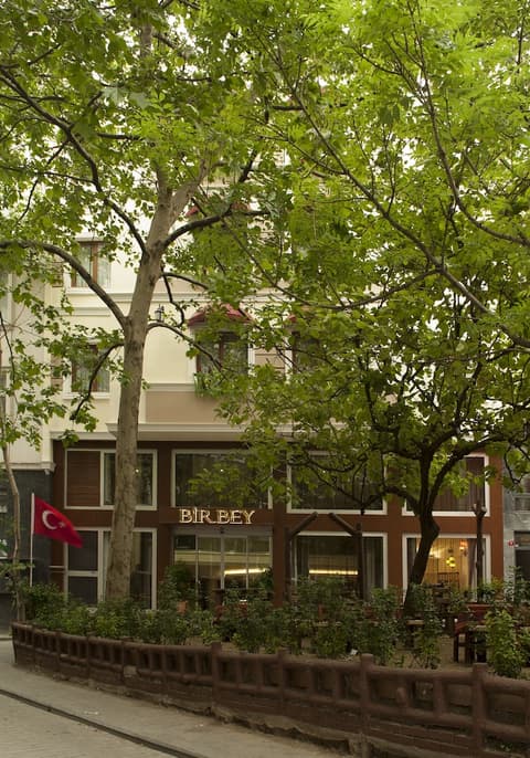 Hotel Birbey, Exterior