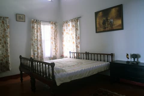 Fenn Hall, Room