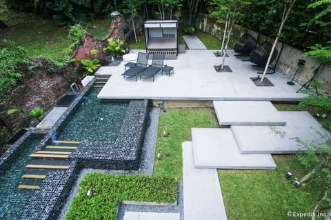 Lloyd's Inn, Outdoor pool