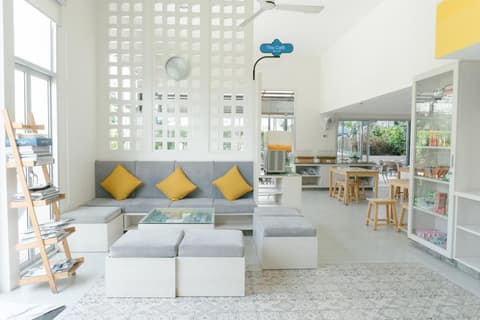 Recenta Suite Phuket Suanluang, Lobby