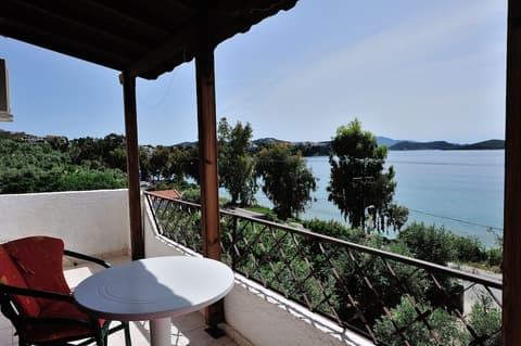 Azalea Studios, Room