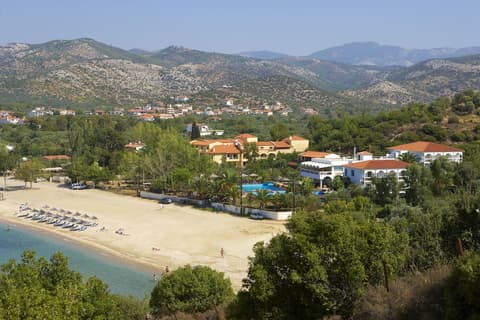 Kamari Beach Hotel, Beach