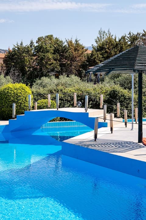 Kamari Beach Hotel, Pool