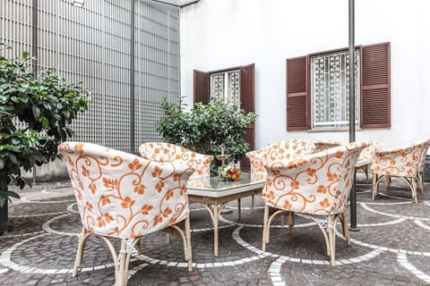 Raeli Hotel Lazio, Property entrance