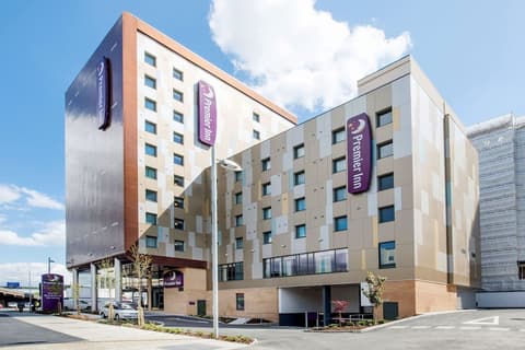 Premier Inn London Brentford, Exterior