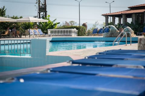 Halkidiki Palace, Outdoor pool