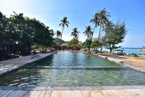Koh Ngai Thanya Beach Resort, Pool