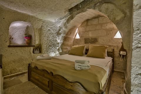 Hidden Cave, Room