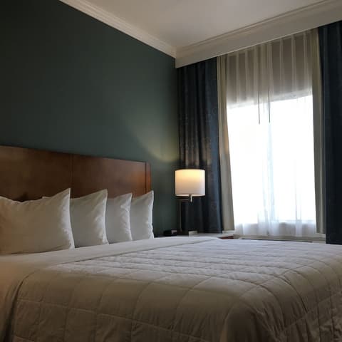 MainStay Suites John Wayne Airport by Choice Hotels, Room