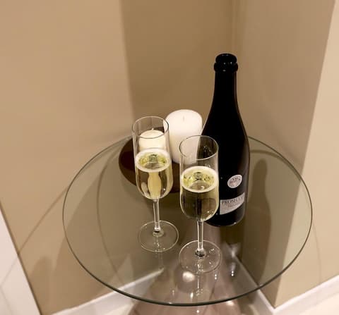 Le Coq Suites, Lobby