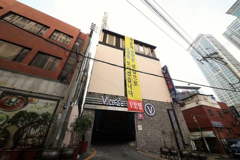 V Hotel, Exterior