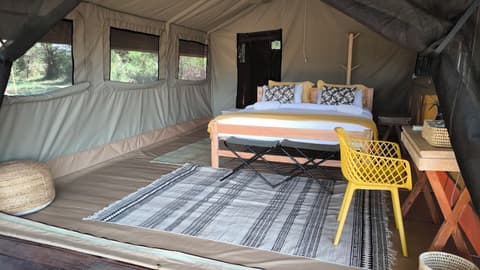 Julia's River Camp, Room