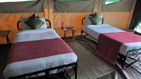 Julia's River Camp, Room