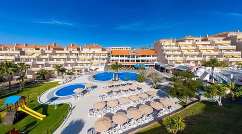 Hotel Tropical Park, Property grounds