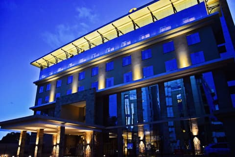 DoubleTree by Hilton Nairobi Hurlingham, Exterior