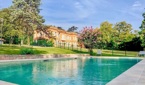 Best Western Premier Le Domaine de Montjoie, Outdoor pool